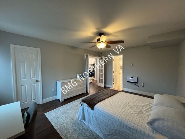 Building Photo - 3245 Rio Dr