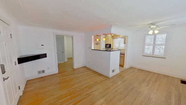 Building Photo - 245 S Pennsylvania St