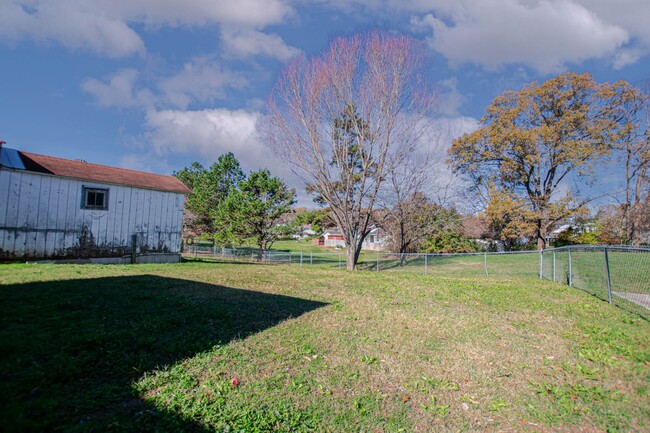 Building Photo - Three Bedroom with Fenced Yard!