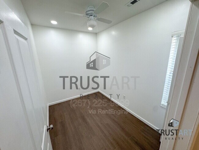 Building Photo - 910 N 41st St