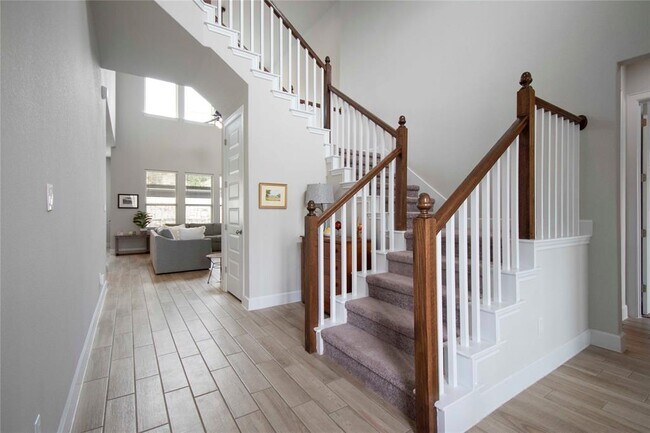 Building Photo - 231 Village Oak Dr