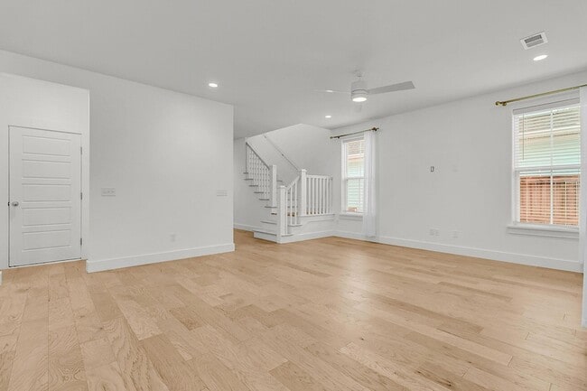 Building Photo - 102 True Blue Lp