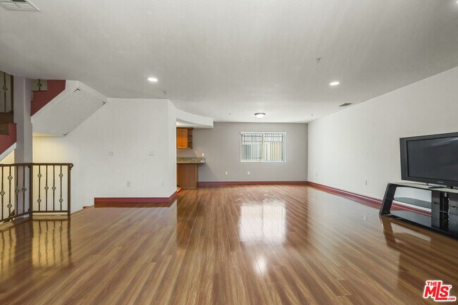 Building Photo - 1559 W 207th St
