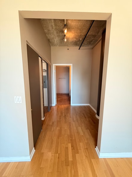 Building Photo - 125 E 13th St