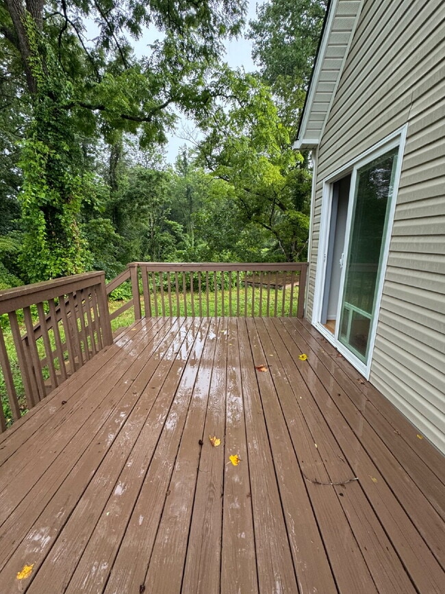 Building Photo - Fully renovated 2 bed/1 bath home with fen...