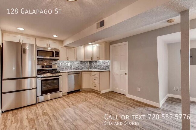 Building Photo - 128 Galapago St