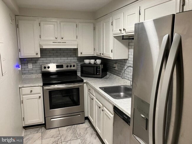 Building Photo - 7680 Tremayne Pl