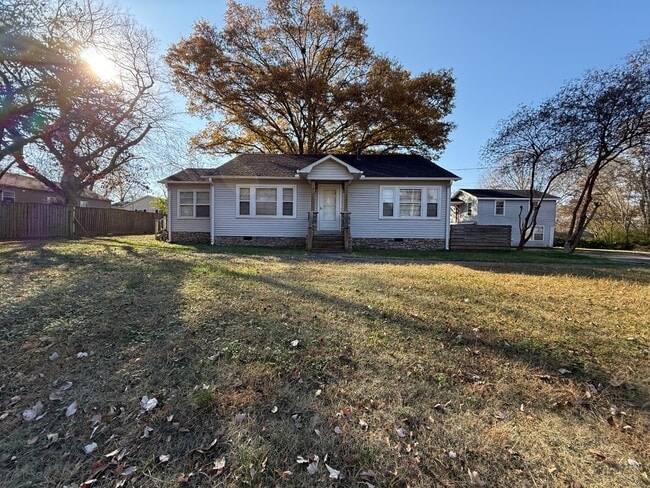 Building Photo - 602 W McKinney Ave