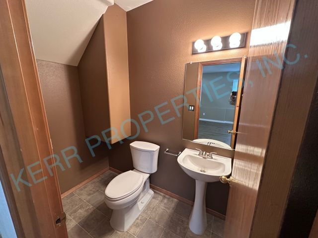 Building Photo - Charming 3-Bed Oasis with 2.5 Baths in Sandy, OR – Spacious 1,542 Sq Ft Gem on Jade Glen Ave!