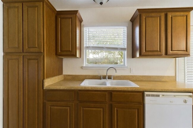 Building Photo - 500 E 48th St