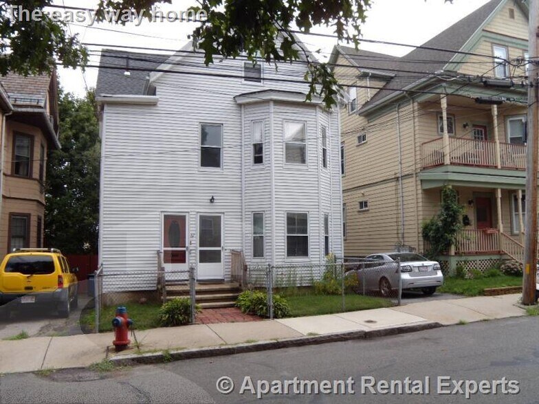 Building Photo - 67 Hudson St