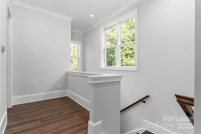 Building Photo - 805 Naples Dr