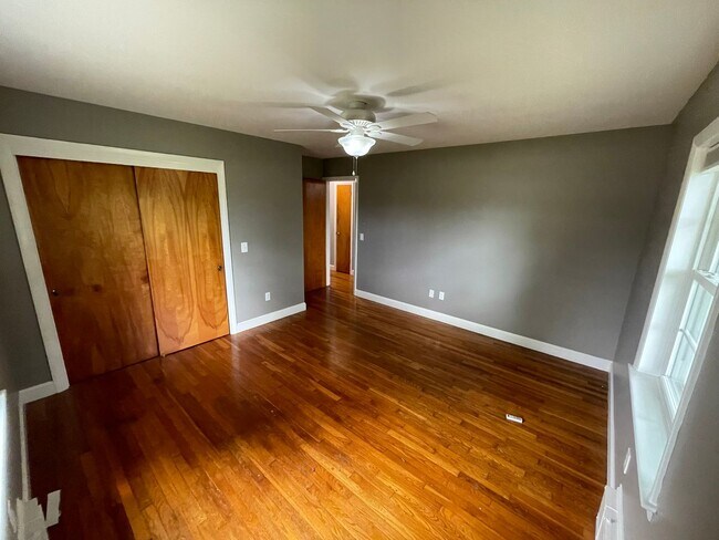 Building Photo - Single-Family Home for Rent - Dover, NH