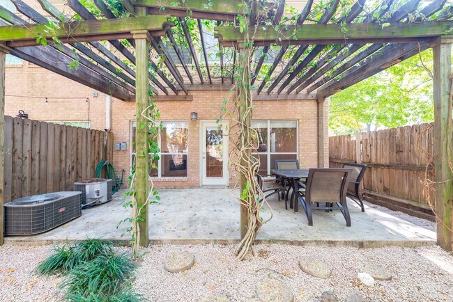Building Photo - 5006 Nolda St