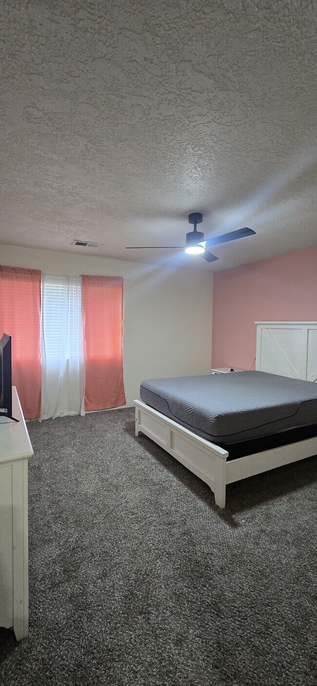 Building Photo - 999 Gilmer Way
