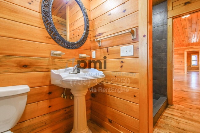 Building Photo - 461 River Estates Rd