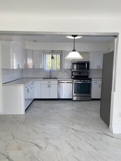 Building Photo - 28081 Pierce St