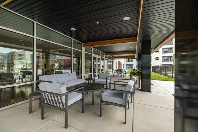 Building Photo - 2023 N Broadmoor Ave