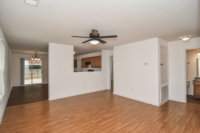 Building Photo - 236 Farmington Dr