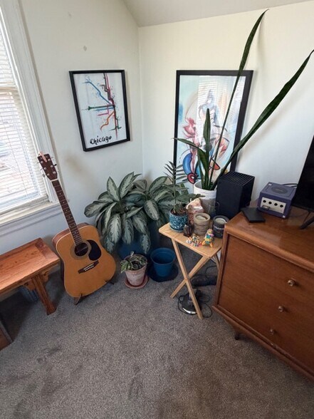 Building Photo - 2126 W Barry Ave