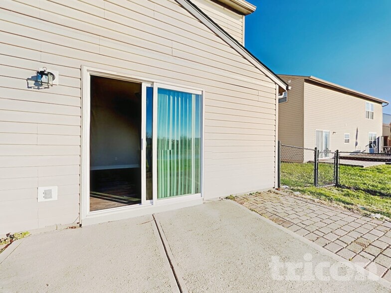 Building Photo - 11157 Fall Dr