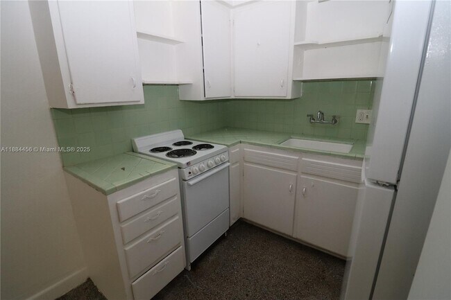 Primary Photo - 1139 NE 10th Ave