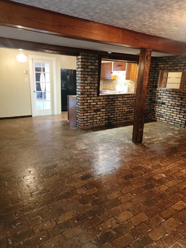Building Photo - 2501 Rowell St