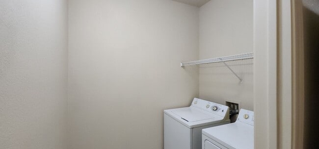 Building Photo - Fantastic 2Bed/2Bath Condo in Southwest Area
