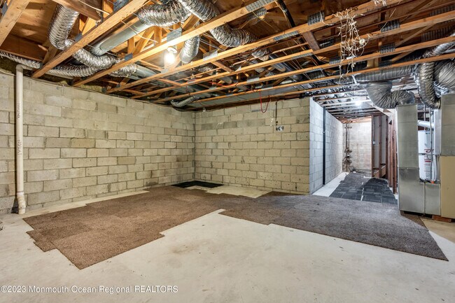 Building Photo - 204 Finch Ct