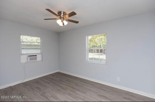 Building Photo - 2513 Spirea St