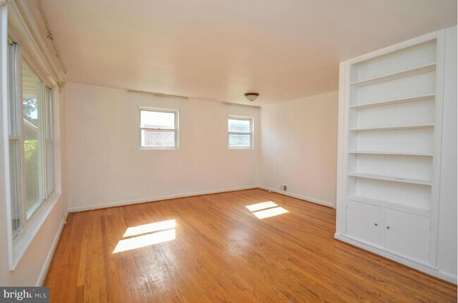 Building Photo - 1111 Gilbert Rd