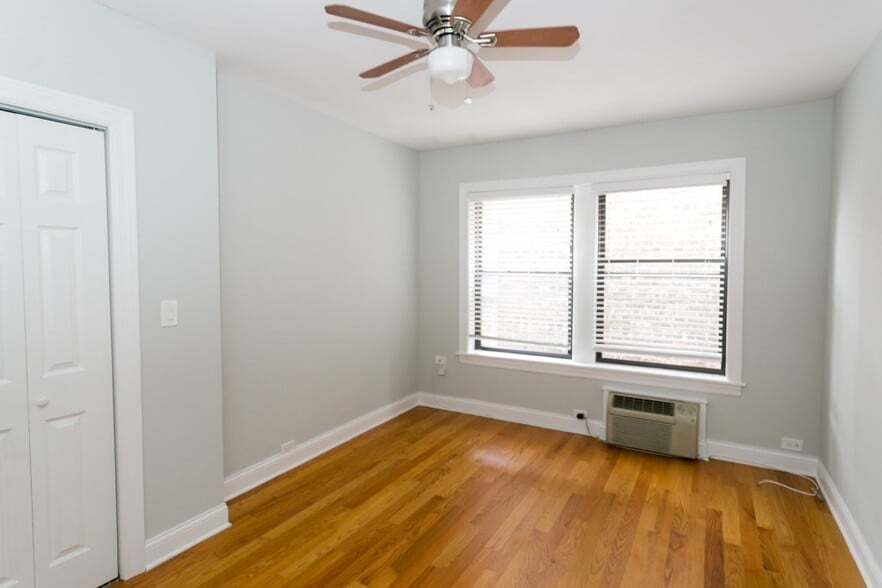 Building Photo - 823 W Wolfram St