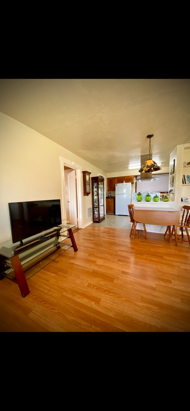 Building Photo - 1213 Barclay Ln