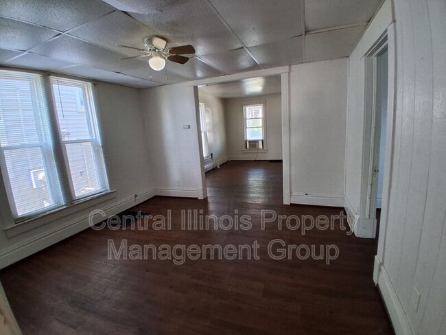 Building Photo - 403 1/2 E. Monroe