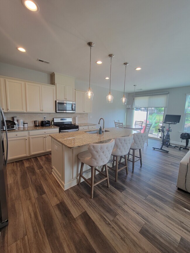 Building Photo - 5806 Clan Maclaine Dr