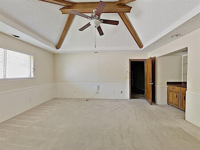 Building Photo - 1601 E Spring Valley Rd