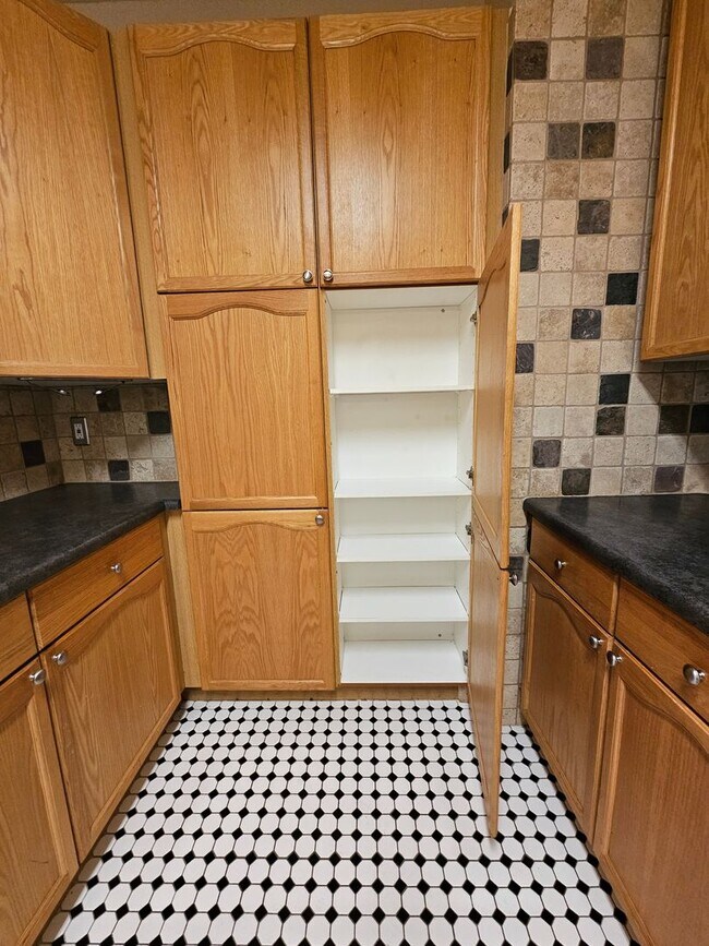 Building Photo - Spacious 2 Bedroom 2 Bath Condo - Close To Buckley AFB, DIA, DTC - Garage