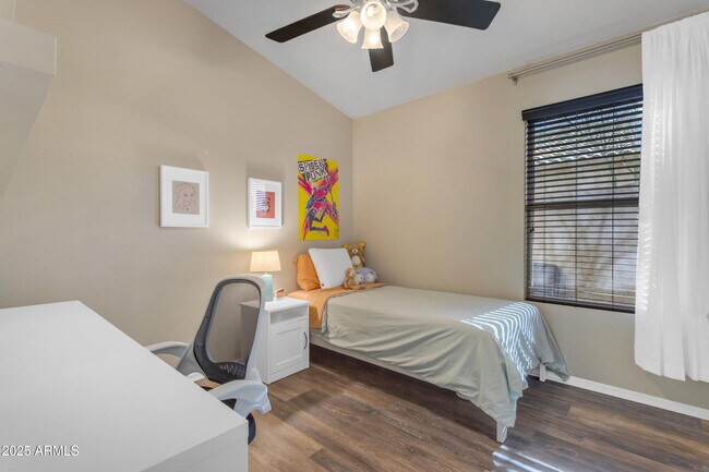 Building Photo - 1823 W Remington Dr