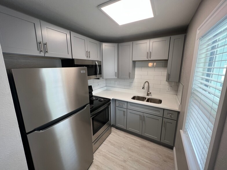 Building Photo - 1 Bed/1 Bath - Unit 7