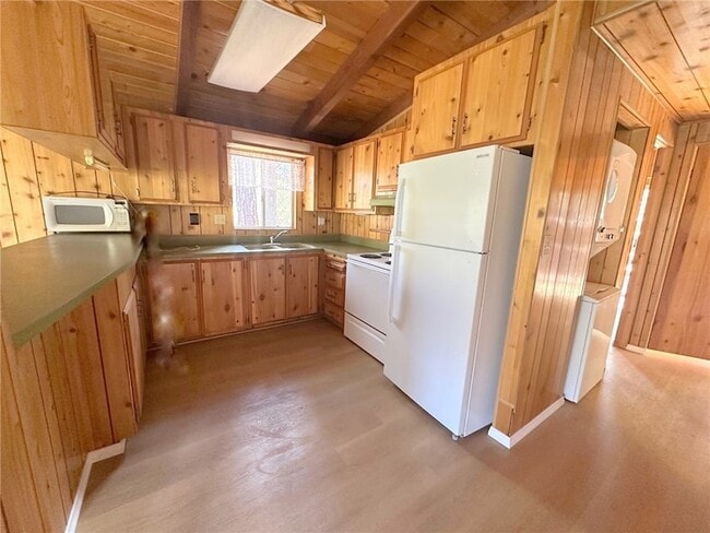Building Photo - 2215 Bernina Dr