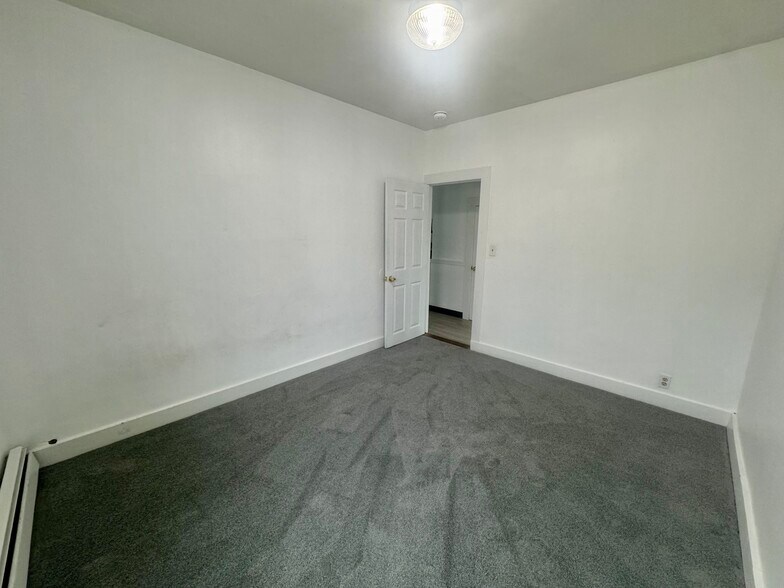 Building Photo - 61 John St