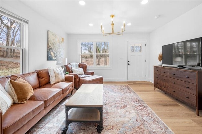 Building Photo - 150 Sweetwater St