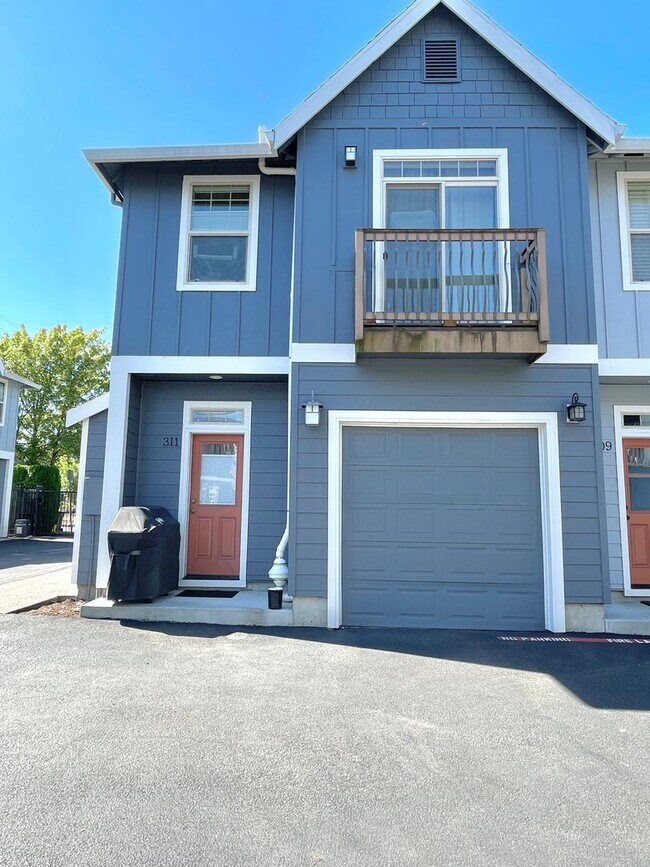 Building Photo - Corner unit townhouse in Piedmont condominium community