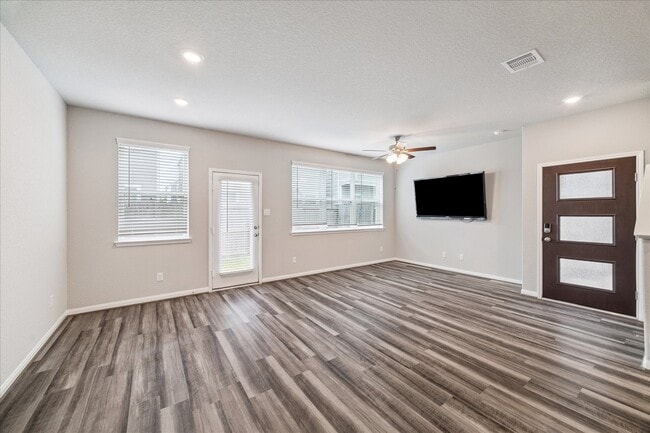 Building Photo - 5502 Cuerta St