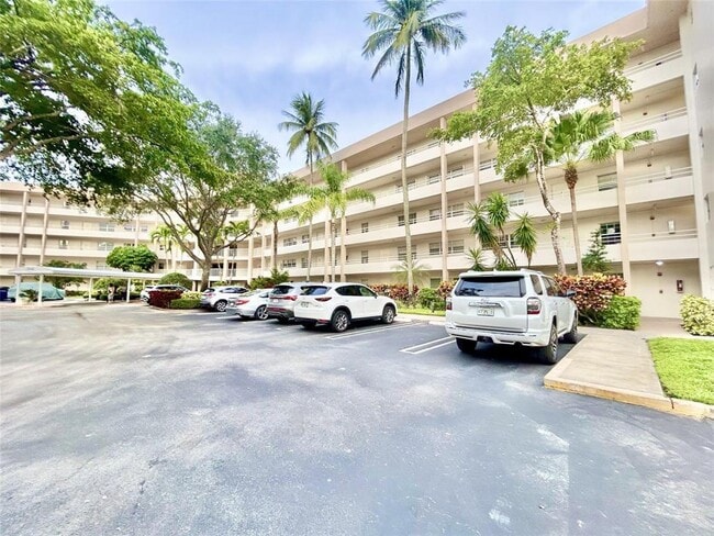 Building Photo - 3800 Oaks Clubhouse Dr