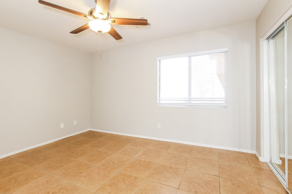 Building Photo - 12654 W Paradise Dr
