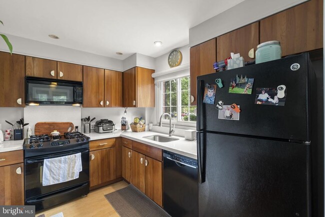 Building Photo - 3408 Martha Custis Dr