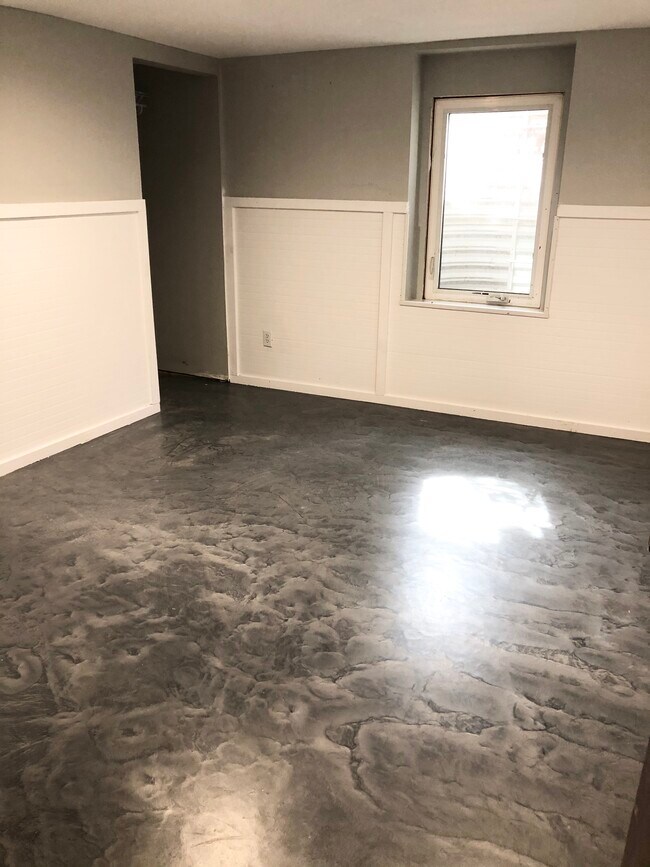 Building Photo - 2540 Cedarwood Ave