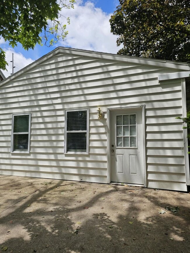 Primary Photo - One Bedroom near BGSU Campus