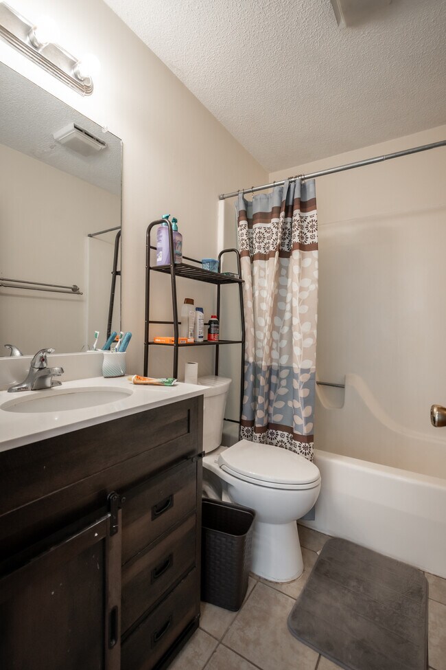Building Photo - 115 Winterberry Dr